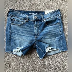 NWT - American Eagle Midi Stretch Jean shorts - Size 12